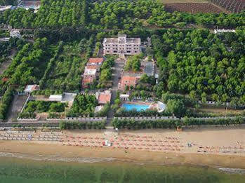 Hotel Residence Adria Rodi Garganico Esterno foto