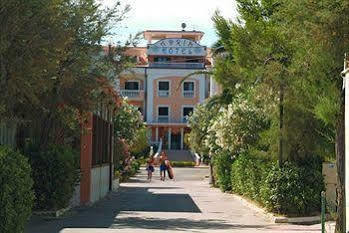 Hotel Residence Adria Rodi Garganico Esterno foto