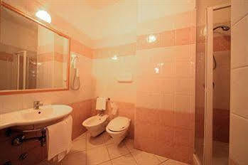 Hotel Residence Adria Rodi Garganico Esterno foto